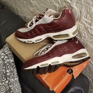 Rare 2004 vintage airmax 95 resell upwards 400.00